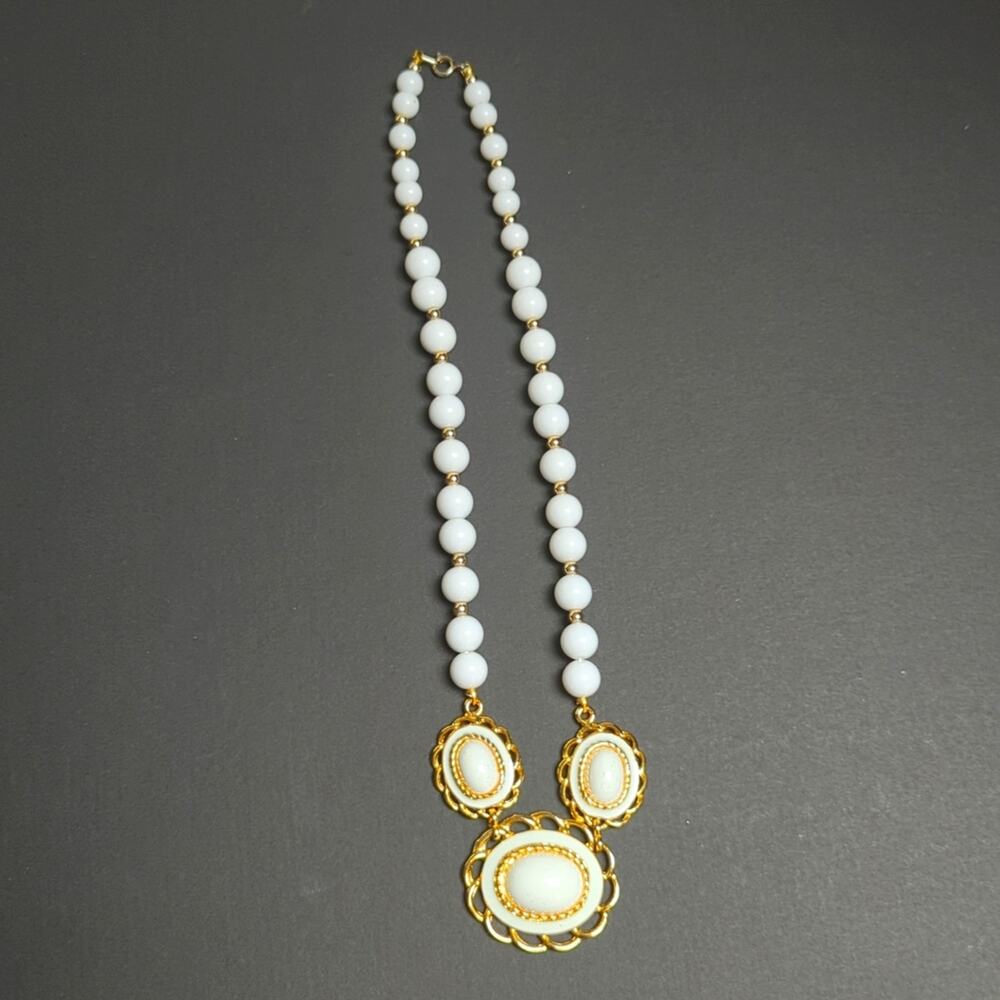 White Beaded Gold Tone Enameled Floral Classic Statement Necklace - Picture 4 of 4